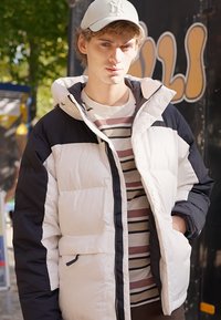 The North Face M HMLYN DOWN PARKA - Pūkinė striukė - gardenia white