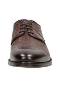Braune Leder-Oxfords mit einem strukturierten, geprägten Muster, runder Spitze und Schnürdesign. Glänzende Oberfläche mit einer glatten Sohle.
