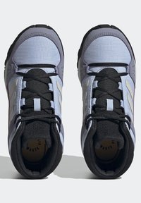 adidas Terrex TERREX HYPERHIKER MID HIKING - Hikingskor - blue dawn/grey one/solar gold
