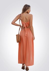 Cupshe Bohemian Twist Halter Dress - Maxi šaty - orange