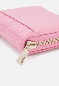 Guess ASSIA SMALL ZIP AROUND - Portemonnee - pink