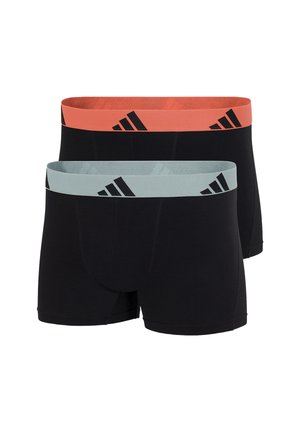 Dos pares de bóxers negros con cinturillas elásticas, uno con una banda gris y otro con una banda naranja, ambos con un logo negro de Adidas.