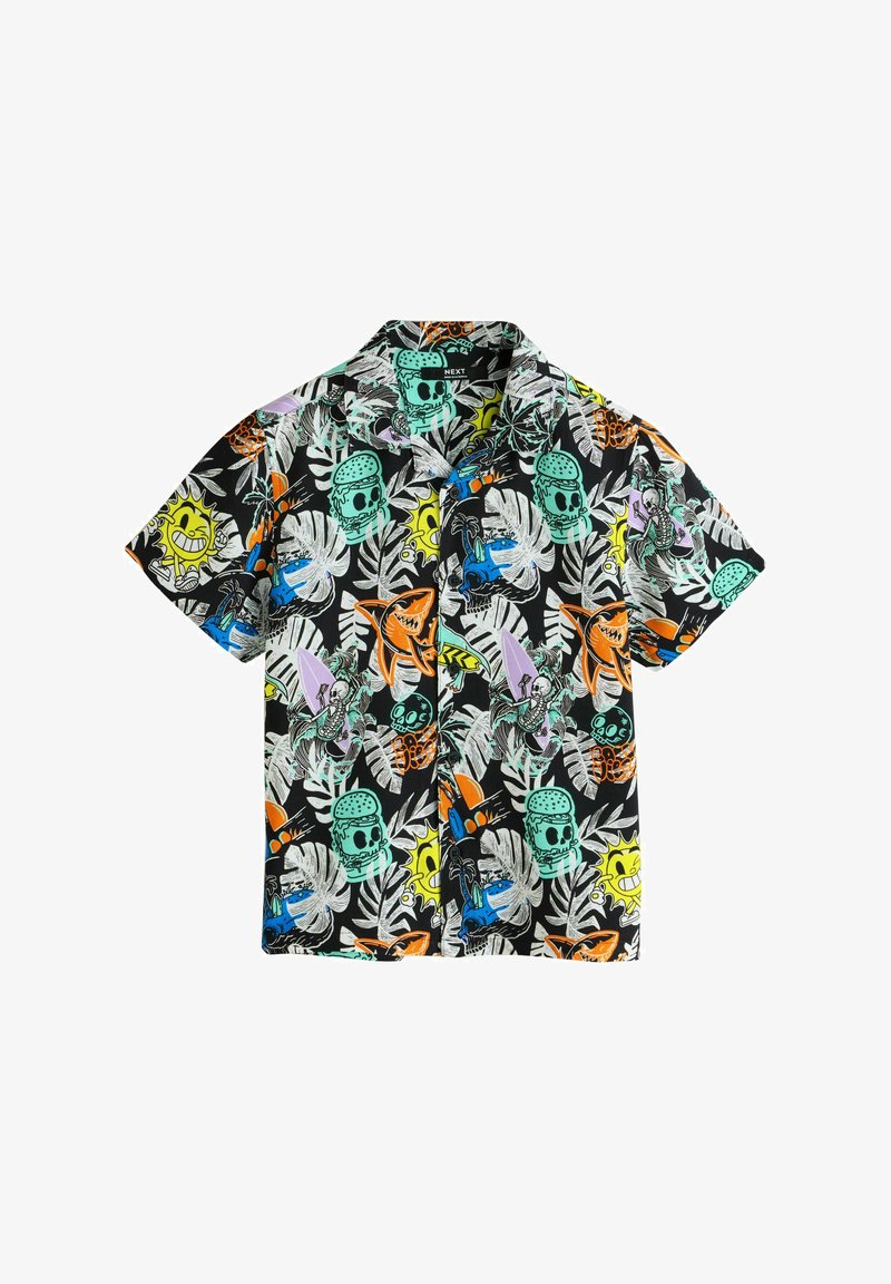 Chemise noire à manches courtes avec des têtes de mort colorées en style cartoon, des requins, des soleils, des surfeurs squelettes, des feuilles tropicales et des motifs ludiques sur le thème de la plage.