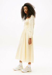 Tommy Jeans VOILE SQUARE  - Vestido informal - custard cream