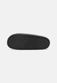 Nike Sportswear CALM SLIDE UNISEX - Sandály do bazénu - black/dark obsidian