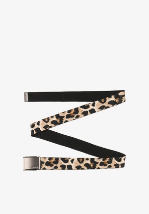 Lange riem met luipaardprintstof aan de ene kant en effen zwart aan de andere, met een zilverkleurige metalen gesp.