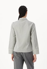 VILA VIKYNDA SHIRT - Gombos blúz - birch/black