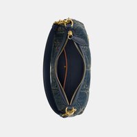 Sac à main matelassé bleu foncé avec fermeture éclair dorée partiellement ouverte, montrant l'intérieur sombre et une bandoulière en cuir avec des ferrures dorées.