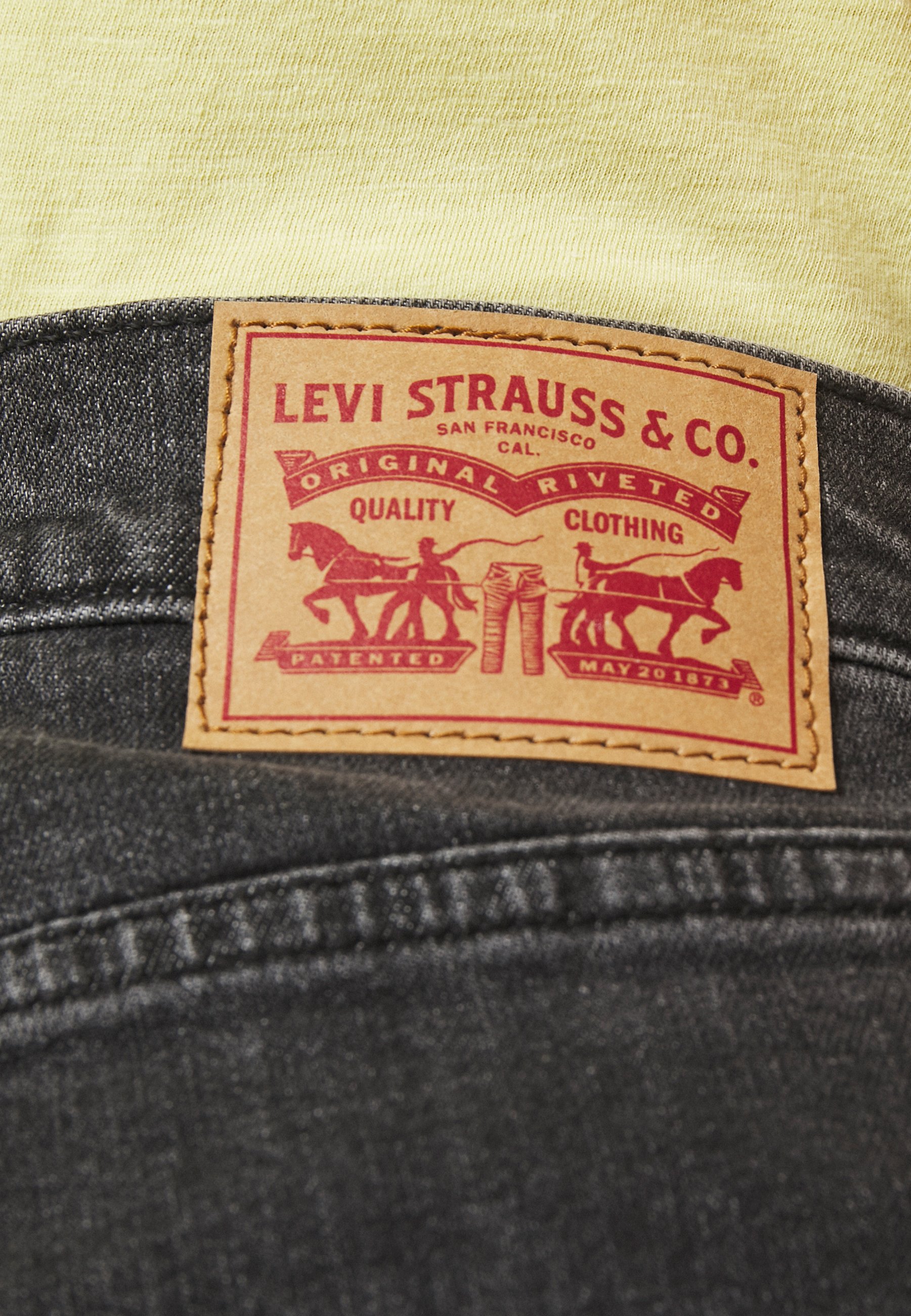 Levi's® Plus PL HIGH WAISTED MOM JEAN 