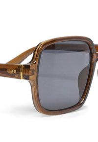 Thumbnail Image 4