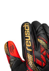Guanti da portiere neri e rossi con presa testurizzata, accenti dorati e motivo a nido d'ape. Caratterizzati da cinturino regolabile al polso e dettaglio del logo.