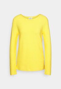 Pull jaune à manches longues avec une texture côtelée et un col rond. Le tissu semble doux et léger.