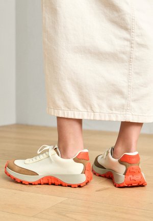 DRIFT TRAIL - Trainers - white/natural