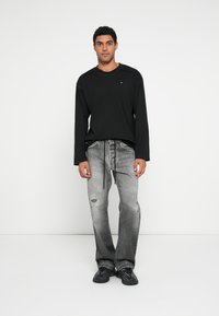 Diesel CRAHOR BOXT - Pikkade varrukatega topp - black
