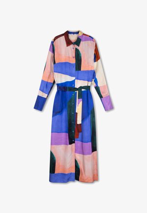Kleurvolle langwerpige blousejurk met een knoopsluiting aan de voorkant, voorzien van abstracte patronen in tinten blauw, pink, oranje en groen. Inclusief een bijpassende riem.