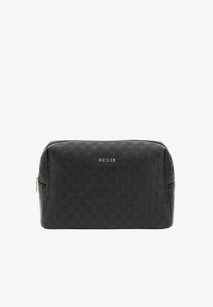 Neceser negro de Guess con patrón geométrico texturizado y cremallera dorada en la parte superior.