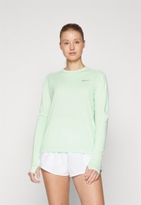 Nike Performance PACER CREW - Topper langermet - vapor green/reflective silver