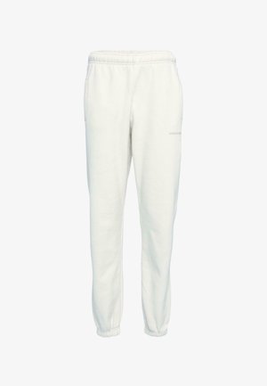 Balti sportiniai šortai, pagaminti iš minkšto audinio, su elastingu juosmeniu, šoninėmis kišenėmis ir džinsinio stiliaus rankogaliais. Subtilus logotipo detalė ant kojos.