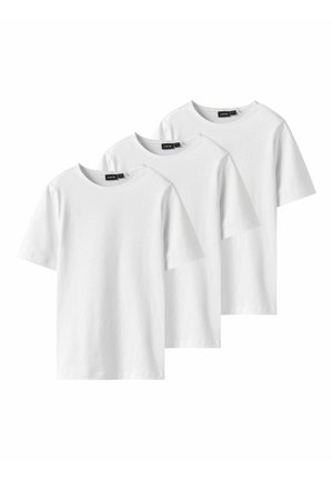 Drei schlichte weiße T-Shirts mit Rundhalsausschnitt und kurzen Ärmeln, versetzt übereinander in einer Reihe auf weißem Hintergrund angeordnet.