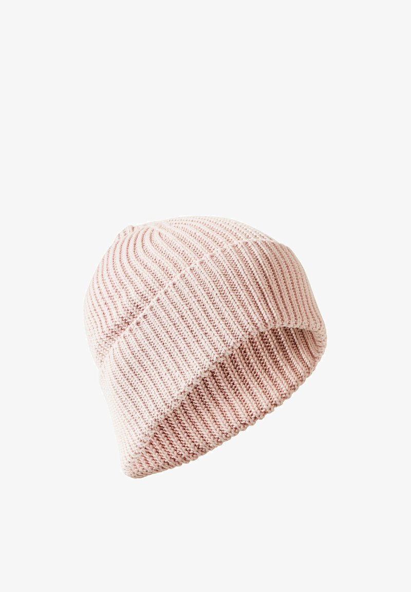 Gehaakte muts in lichtroze met diagonale strepen. Het ontwerp heeft een zachte textuur en een omgerolde rand voor een snug fit.