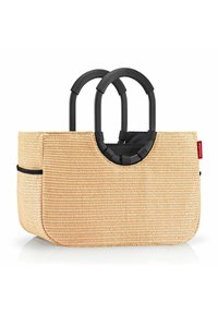Sac en paille tissé beige avec deux poignées en plastique noir, comprenant une poche latérale et une texture lisse. Forme simple et rectangulaire.