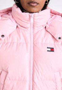 Tommy Jeans ALASKA - Dunjakke - ballet pink