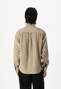 Jack & Jones JJCORDUROY  - Button down-skjorte - crockery