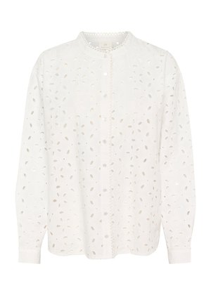 Witte blouse met lange mouwen, voorzien van geborduurde bloemen uitsparingen, een ronde halslijn, een knoopsluiting en delicate golvende randen.