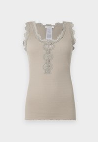 Beige geribbelde tanktop met een scalloped kantafwerking en knoopsluiting. Heeft delicate bloempatronen rond de halslijn en in het midden.