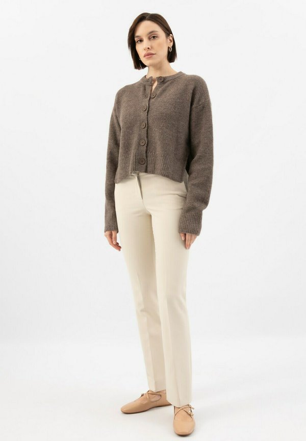 Z KRZYŻUJĄCYMI SIĘ PASKAMI - Riemchenballerina - beige