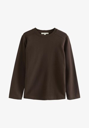 Tumepruun pika varrukaga crew neck särg, millel on lihtne õmblus ja puuduvad nähtavad mustrid või logod, esitlemine valge tausta ees.