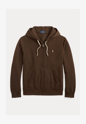 Sudadera con cremallera marrón hecha de una tela suave, que presenta una capucha con cordón, bolsillos frontales y un pequeño logotipo en el lado izquierdo del pecho.