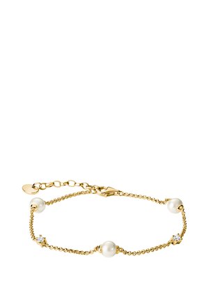 Goldenes Kettenarmband mit drei weißen Perlen und zwei kleinen klaren Edelsteinen, gesichert durch einen Karabinerverschluss und verstellbare Glieder.