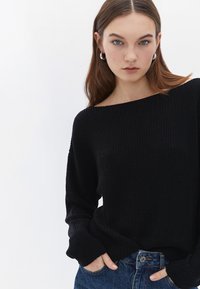 OXXO MIT GERIPPTER OPTIK - Strickpullover - black