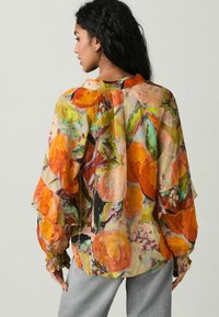Next REGULAR FIT - Pusero - orange fruit abstract print