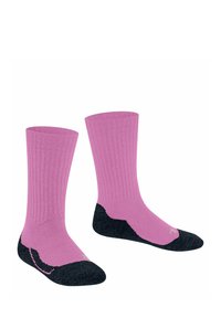 Dwie pary grubych skarpet wyeksponowane, charakteryzujące się jasnoróżowym kolorem oraz ciemnoszarymi palcami i piętami, podkreślające komfort i ciepło.