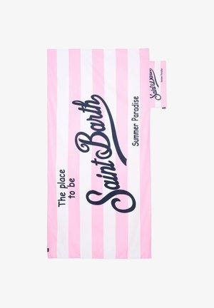 Serviette de plage rayée rose et blanche avec les textes "Saint Barth", "The place to be" et "Summer Paradise" en script et imprimé noir.