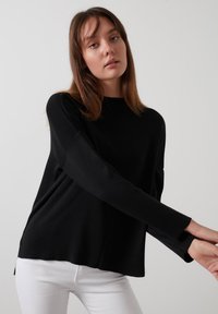 LONG BACK COLLAR - Svetr - black