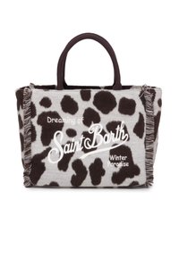 Borsa tote grigia con stampa di mucca marrone scuro, caratterizzata da decorazioni in frange e testo bianco che recita "Sognando il Paradiso Invernale di Saint Barth."