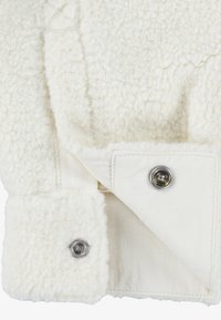 Levi's® BOXY FIT TRUCKER - Flisinė striukė - egret