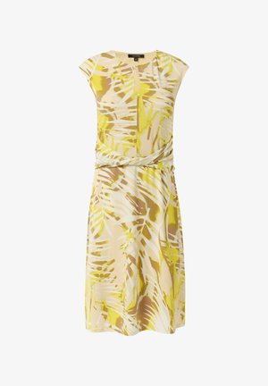 Knielanges Kleid aus leichtem Stoff mit einem gelb-beigen Palmblattmuster. Es hat einen runden Halsausschnitt und eine Drapierung an der Taille.
