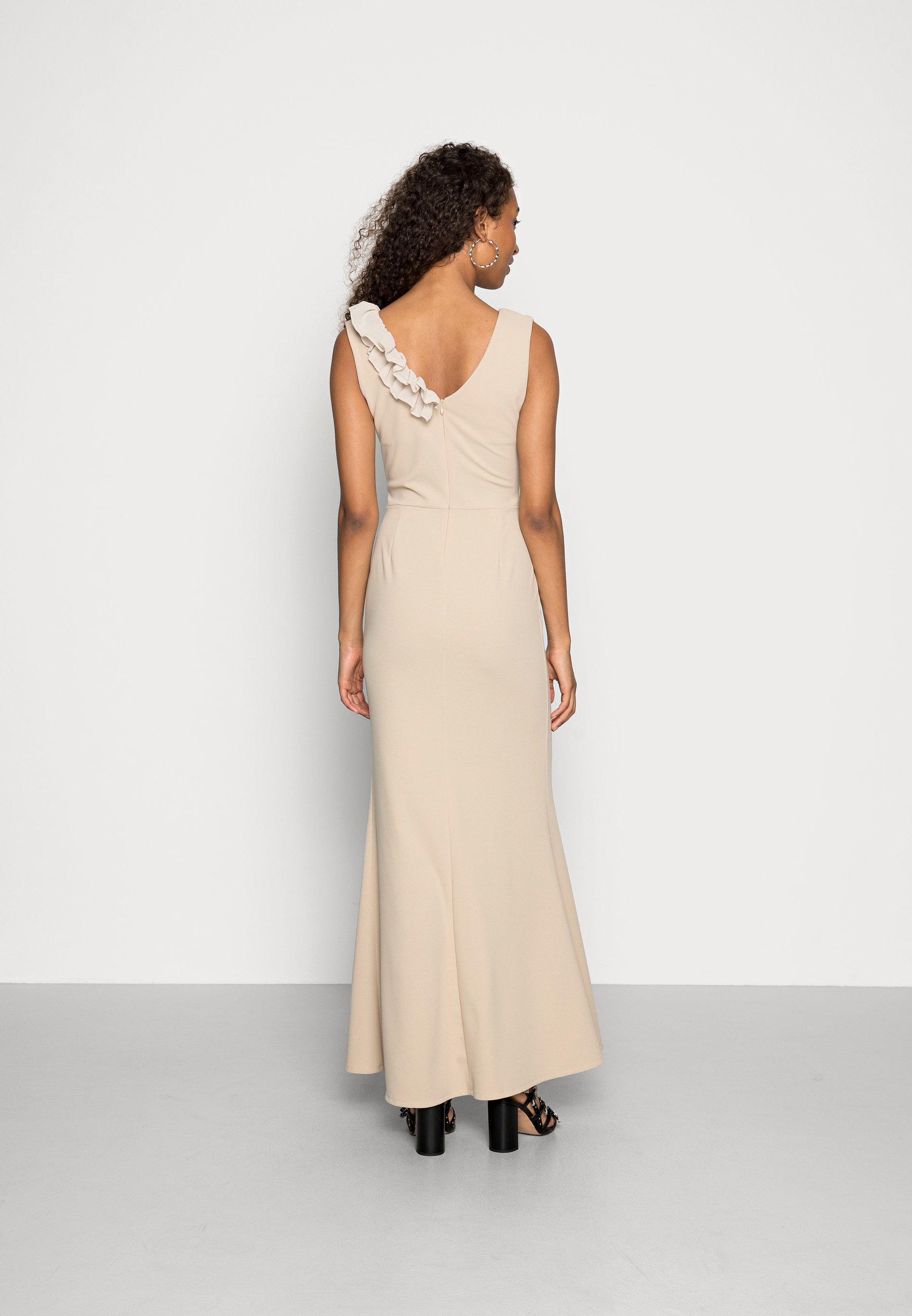 robe de cocktail beige