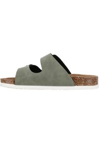 Riemensandale mit einem sanften grünen Wildleder-Obermaterial, offenem Ausschnitt-Design, Korkfußbett und weißer Gummisohle. Flaches Profil und einfacher Slip-On-Stil.