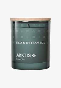 Bocal à bougie en verre vert avec couvercle en bois, présentant un motif géométrique et le texte "SKANDINAVISK ARKTIS Feu gelé" en blanc.