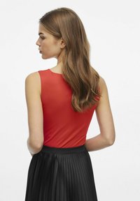 VILA VIKENZA U-NECK REV NOOS - Top - aurora red