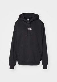 Sweatshirt à capuche noire avec une poche kangourou, arborant un logo blanc sur la poitrine, fabriqué en tissu doux, destiné à un usage décontracté.