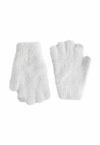 Et par hvide, fuzzy fingerløse handsker med ribbede manchetter, lagt fladt på en hvid baggrund.