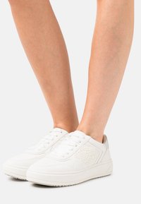 Tamaris Sneaker low - white pearl