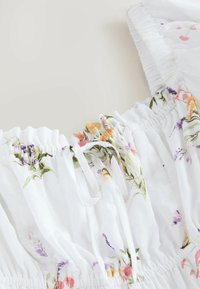 Next PUFF SLEEVE MIDI - Päevakleit - white ground