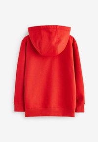 Sweatshirt à capuche rouge fabriqué en matériau doux, avec une poche kangourou et des poignets côtelés au niveau de l'ourlet et des manches.